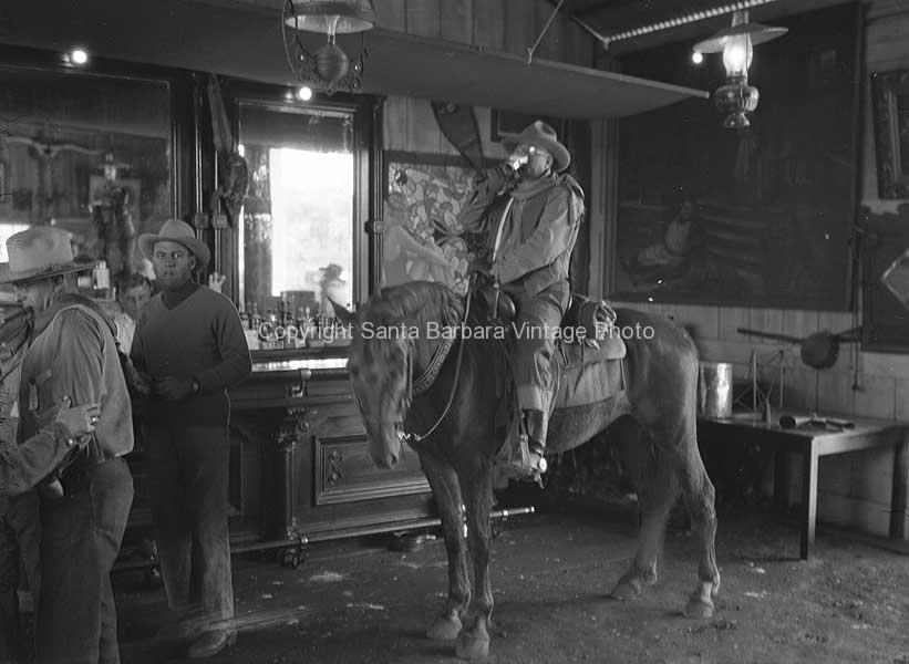 Jaun Y Lolita Ranch - Main Bar-FA05